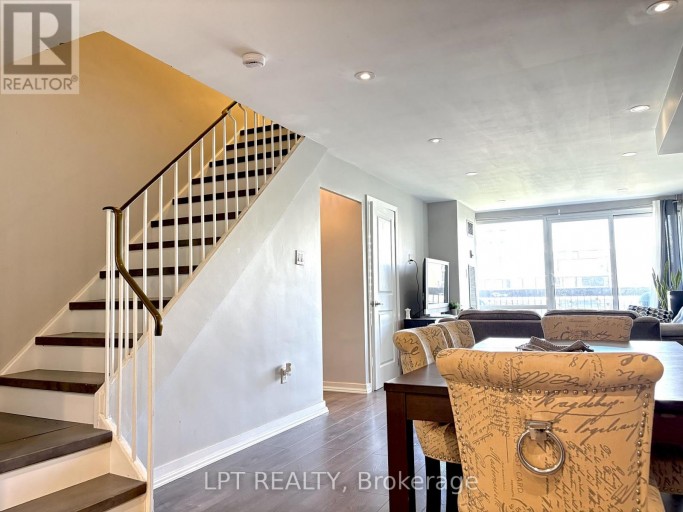 332 - 2 VALHALLA INN ROAD, Toronto (Islington-City Centre West), Ontario, M9B6C3