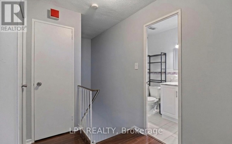 332 - 2 VALHALLA INN ROAD, Toronto (Islington-City Centre West), Ontario, M9B6C3