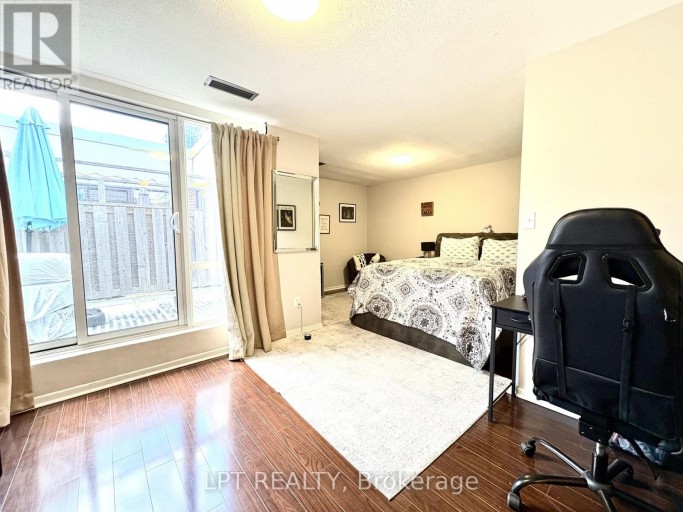 332 - 2 VALHALLA INN ROAD, Toronto (Islington-City Centre West), Ontario, M9B6C3