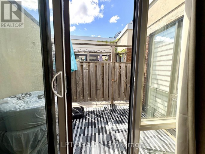 332 - 2 VALHALLA INN ROAD, Toronto (Islington-City Centre West), Ontario, M9B6C3
