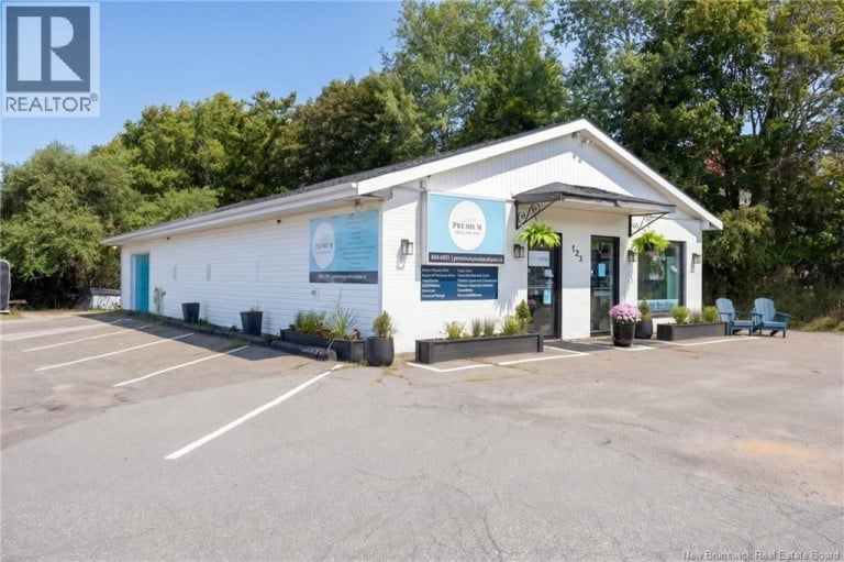123 Hampton Road, Rothesay, New Brunswick, E2E2P8