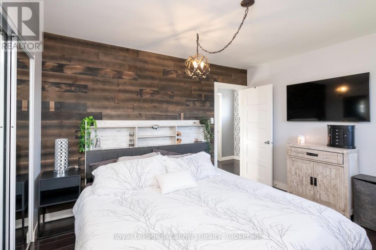 245 MCCOMBER CRESCENT, Thunder Bay (Grandview), Ontario, P7A7G1