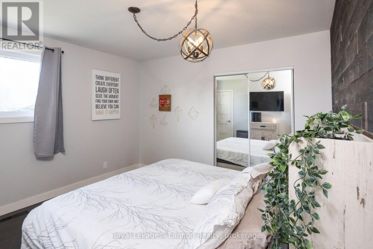 245 MCCOMBER CRESCENT, Thunder Bay (Grandview), Ontario, P7A7G1