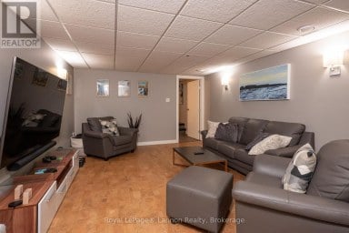 245 MCCOMBER CRESCENT Thunder Bay (Grandview) Ontario photo 35