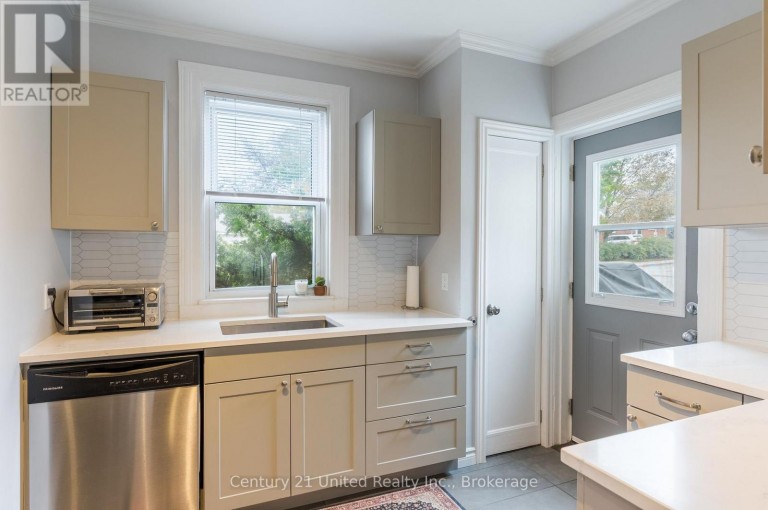 598 DOWNIE STREET, Peterborough (Town Ward 3), Ontario, K9H4K1
