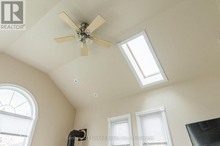598 DOWNIE STREET, Peterborough (Town Ward 3), Ontario, K9H4K1