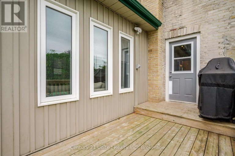 598 DOWNIE STREET, Peterborough (Town Ward 3), Ontario, K9H4K1