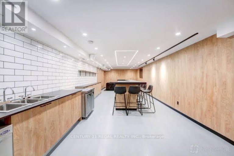 291 COXWELL AVENUE, Toronto (Woodbine Corridor), Ontario, M4L3B5