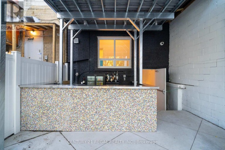 291 COXWELL AVENUE, Toronto (Woodbine Corridor), Ontario, M4L3B5