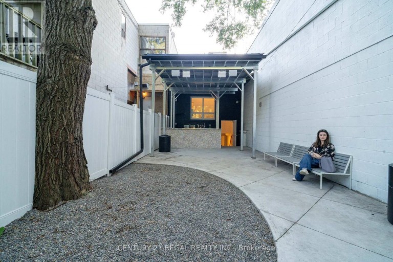 291 COXWELL AVENUE, Toronto (Woodbine Corridor), Ontario, M4L3B5