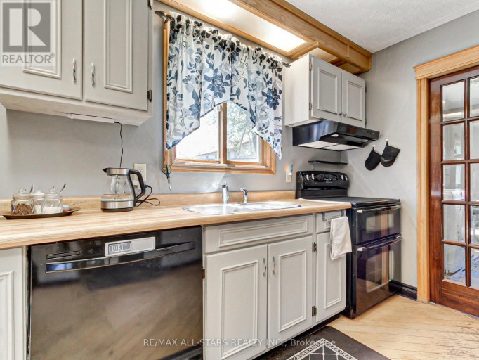 397 WINNIFRED DRIVE, Georgina (Keswick South), Ontario, L4P3B6