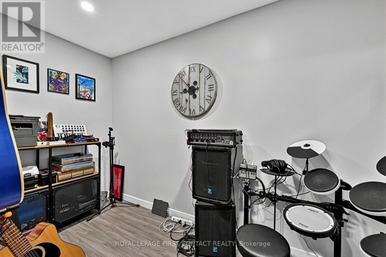 8 - 233 INNISFIL STREET, Barrie (Allandale Centre), Ontario, L4N3E9