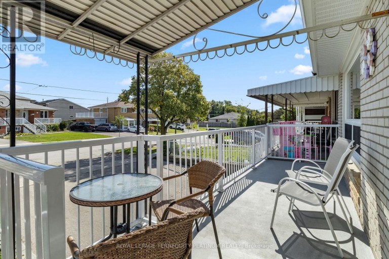 32 BUCKLAND ROAD, Toronto (Glenfield-Jane Heights), Ontario, M3L1W1