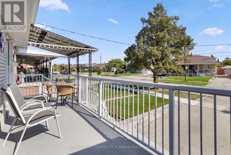 32 BUCKLAND ROAD, Toronto (Glenfield-Jane Heights), Ontario, M3L1W1