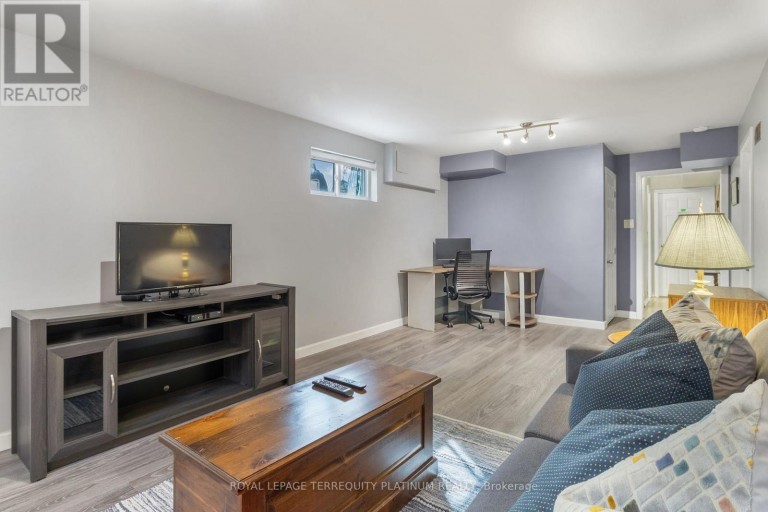 32 BUCKLAND ROAD, Toronto (Glenfield-Jane Heights), Ontario, M3L1W1