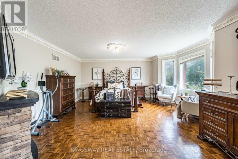 5969 RAYSHAW CRESCENT, Mississauga (Streetsville), Ontario, L5M2P1