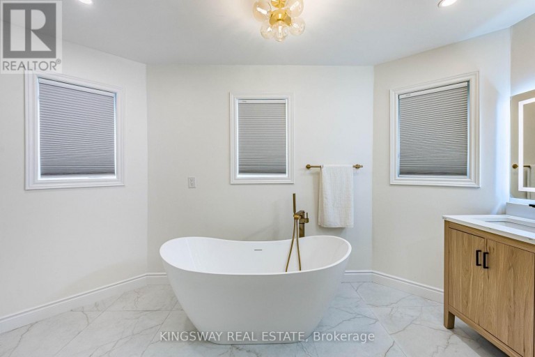 5969 RAYSHAW CRESCENT, Mississauga (Streetsville), Ontario, L5M2P1
