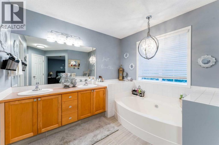 43 Elgin Drive SE, Calgary, Alberta, T2Z3Y7