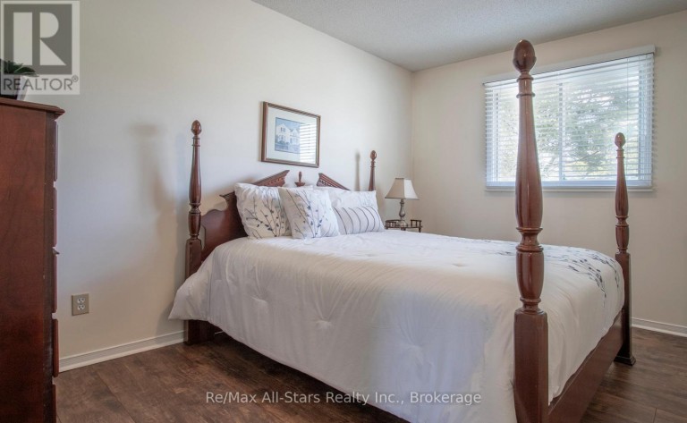 39 APPLEWOOD CRESCENT, Scugog (Port Perry), Ontario, L9L1G7