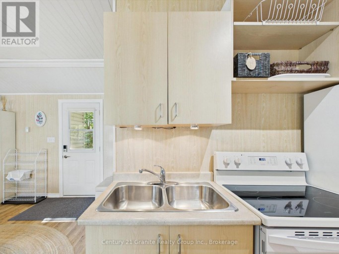 1014 OPAL LANE, Highlands East (Glamorgan), Ontario, K0M1R0