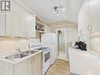 1014 OPAL LANE Highlands East (Glamorgan) Ontario photo 5