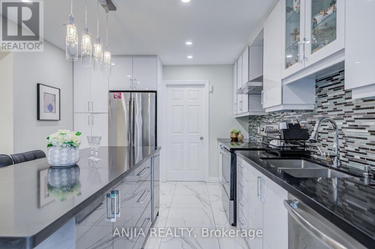 39 MILLCROFT WAY, Vaughan (Brownridge), Ontario, L4J6P2
