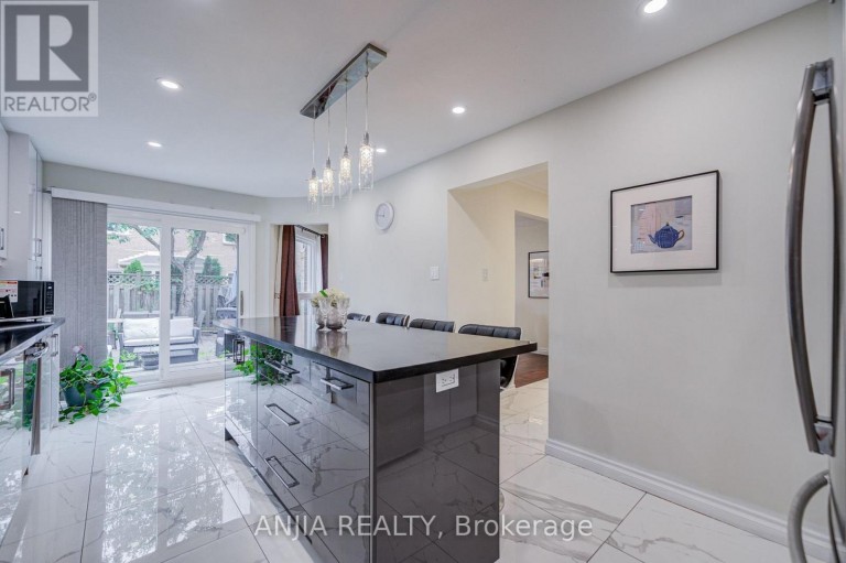 39 MILLCROFT WAY, Vaughan (Brownridge), Ontario, L4J6P2