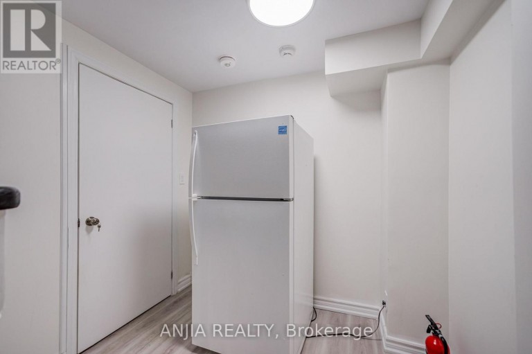 39 MILLCROFT WAY, Vaughan (Brownridge), Ontario, L4J6P2