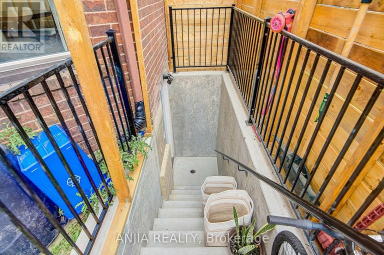 39 MILLCROFT WAY, Vaughan (Brownridge), Ontario, L4J6P2
