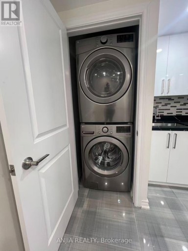 39 MILLCROFT WAY, Vaughan (Brownridge), Ontario, L4J6P2