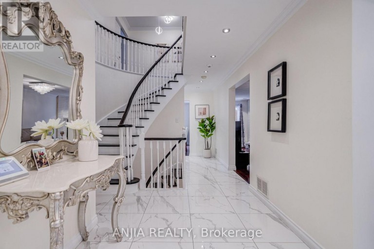 39 MILLCROFT WAY, Vaughan (Brownridge), Ontario, L4J6P2