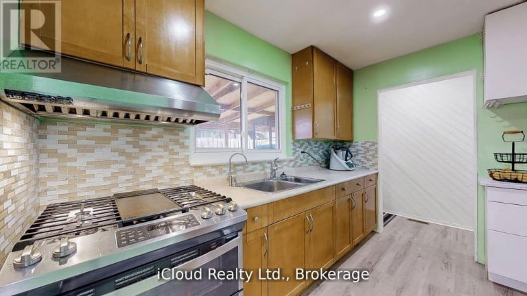 19 FLAMINGO CRESCENT, Brampton (Southgate), Ontario, L6T2G4