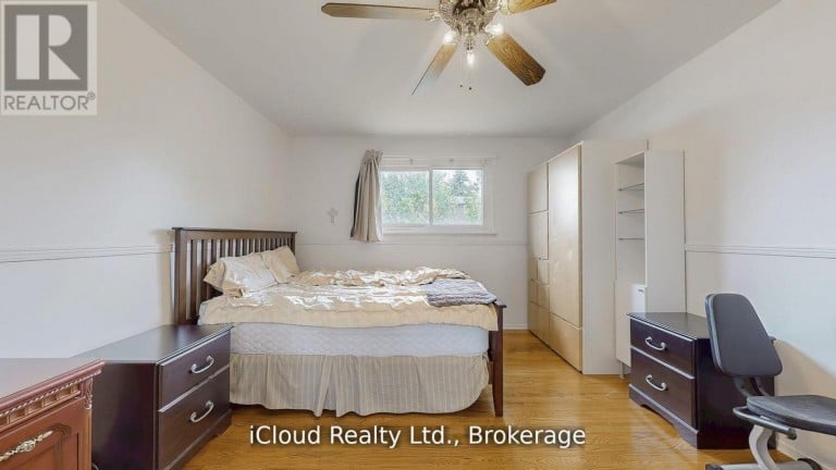 19 FLAMINGO CRESCENT, Brampton (Southgate), Ontario, L6T2G4