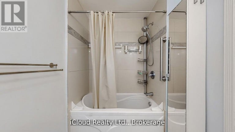 19 FLAMINGO CRESCENT, Brampton (Southgate), Ontario, L6T2G4