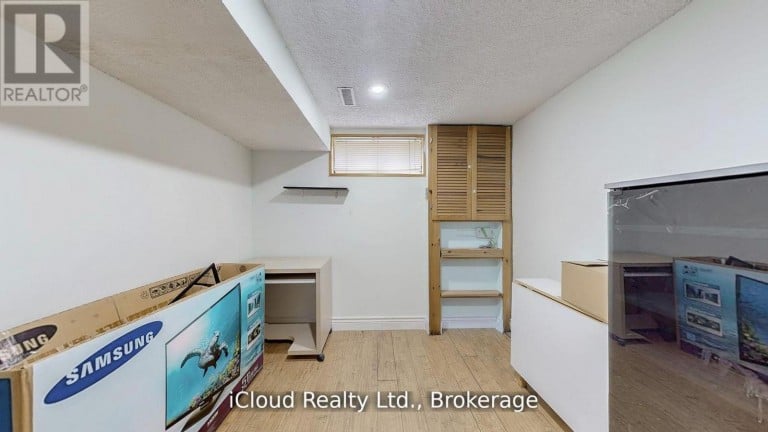 19 FLAMINGO CRESCENT, Brampton (Southgate), Ontario, L6T2G4