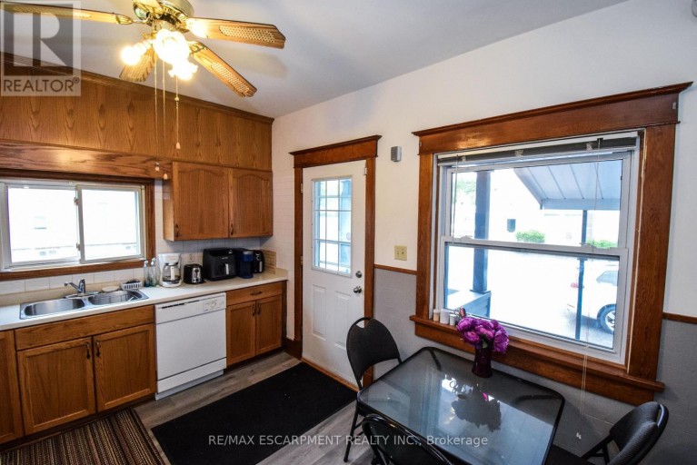264 HELLEMS AVENUE, Welland (Welland Downtown), Ontario, L3B3B7