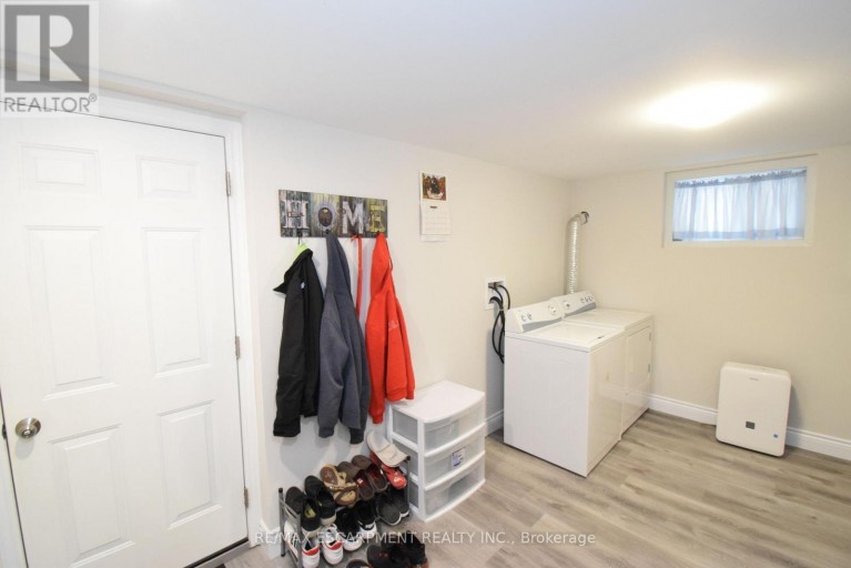 264 HELLEMS AVENUE, Welland (Welland Downtown), Ontario, L3B3B7