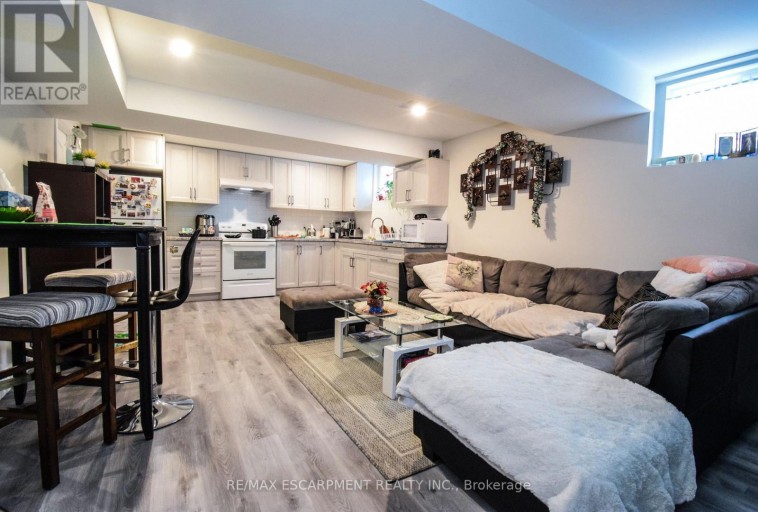 264 HELLEMS AVENUE, Welland (Welland Downtown), Ontario, L3B3B7