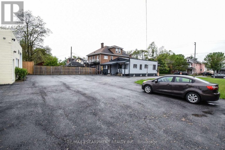 264 HELLEMS AVENUE, Welland (Welland Downtown), Ontario, L3B3B7