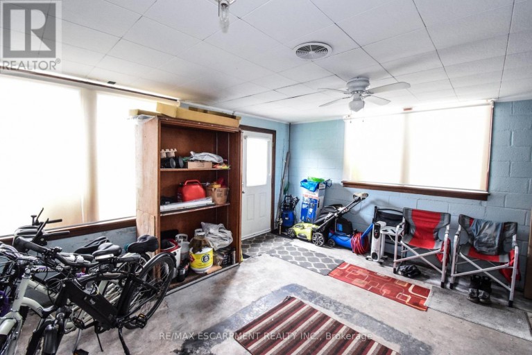 264 HELLEMS AVENUE, Welland (Welland Downtown), Ontario, L3B3B7