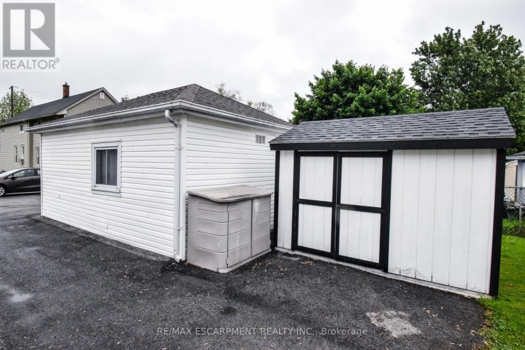 258 HELLEMS AVENUE, Welland (Welland Downtown), Ontario, L3B3B7