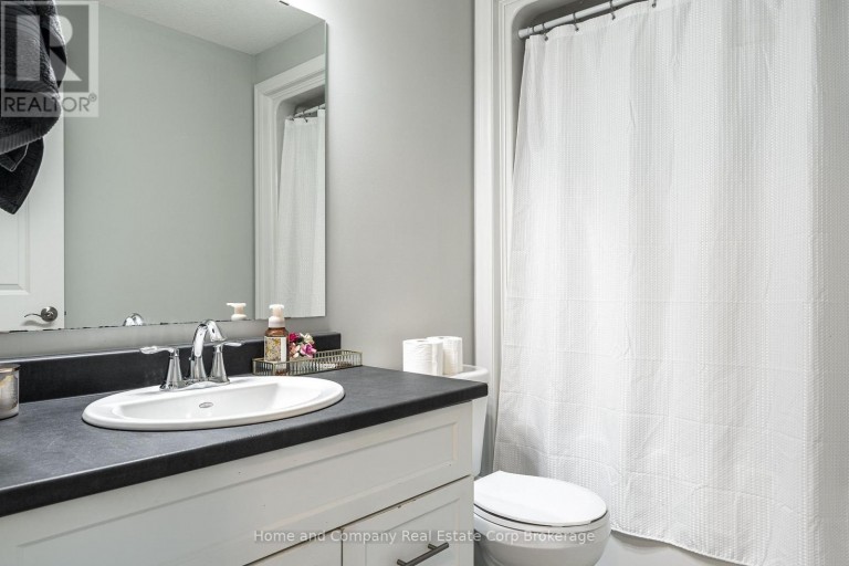 40 ROBERTSON DR DRIVE, Stratford, Ontario, N5A0J5