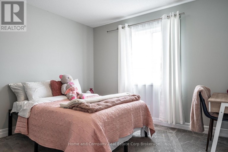 40 ROBERTSON DR DRIVE, Stratford, Ontario, N5A0J5