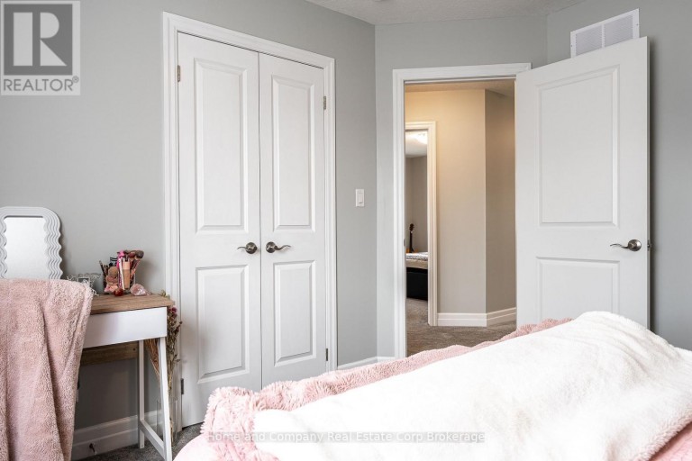 40 ROBERTSON DR DRIVE, Stratford, Ontario, N5A0J5