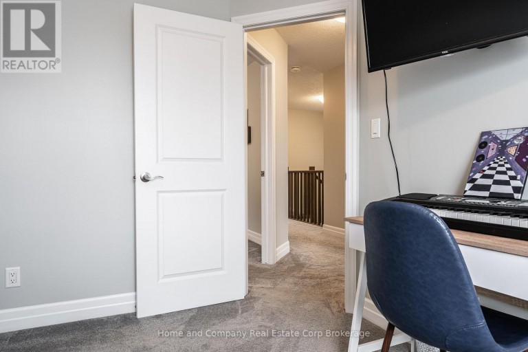 40 ROBERTSON DR DRIVE, Stratford, Ontario, N5A0J5
