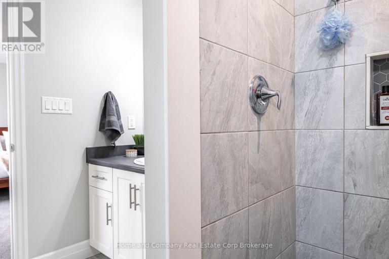 40 ROBERTSON DR DRIVE, Stratford, Ontario, N5A0J5