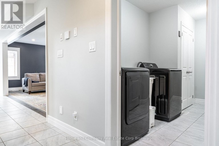 40 ROBERTSON DR DRIVE, Stratford, Ontario, N5A0J5