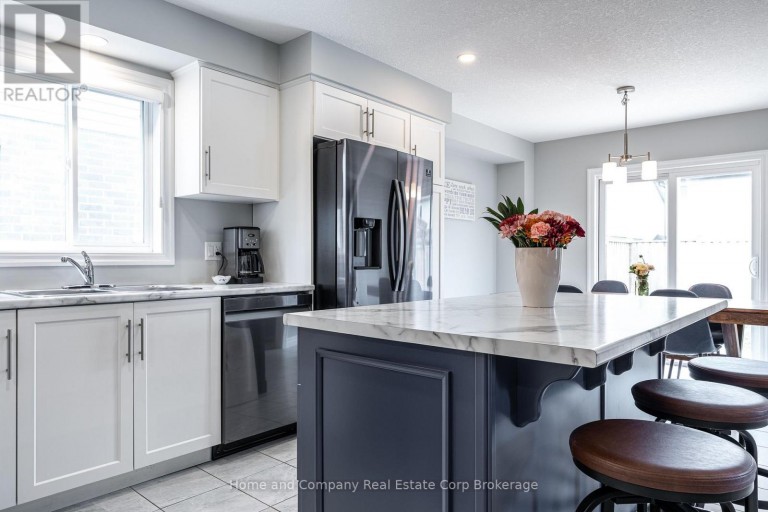 40 ROBERTSON DR DRIVE, Stratford, Ontario, N5A0J5