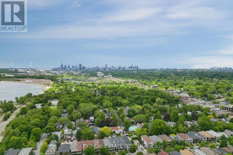 204 - 15 GLEN MANOR DRIVE, Toronto (The Beaches), Ontario, M4E2X3