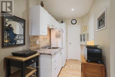 MAIN LEVEL STUDIO - 1 HIAWATHA ROAD Toronto (Greenwood-Coxwell) Ontario photo 3